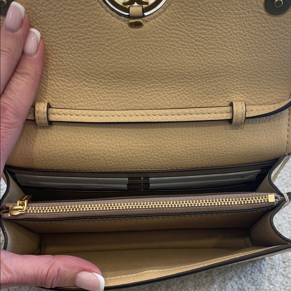NWT Tory Burch Miller Wallet Crossbody in Vanilla Soft Serve - Picture 6 of 7